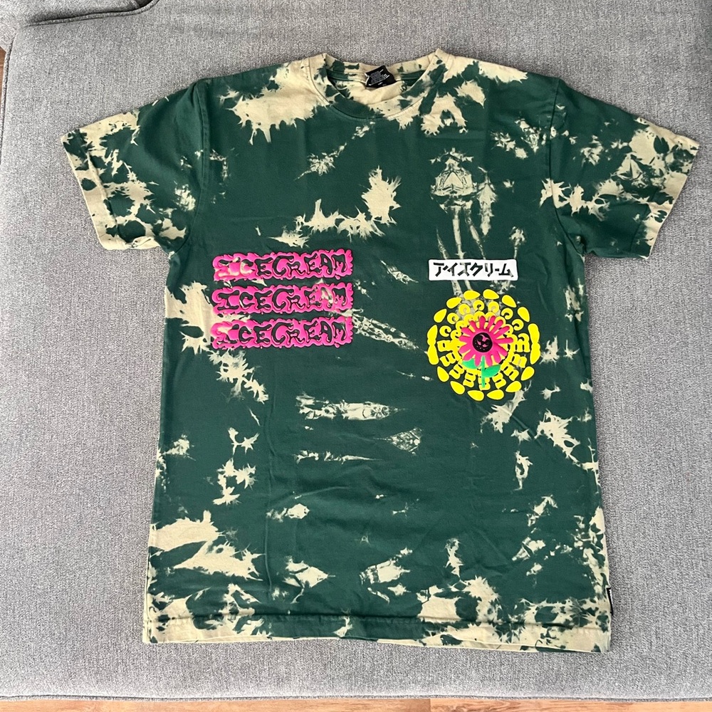Selling T-shirts all size med in men
Brand: Icecream and Billionaire Boys Club